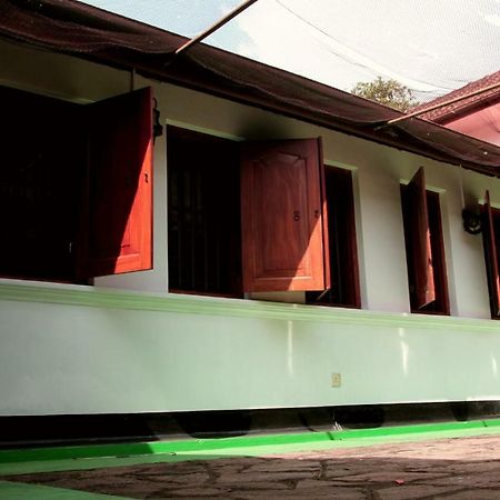 Randiyaepiliyagoda Resort Avissawella Buitenkant foto