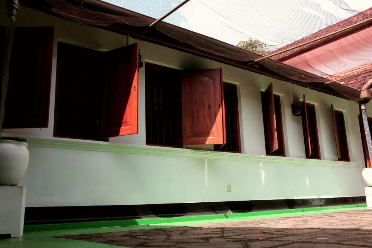 Randiyaepiliyagoda Resort Avissawella Buitenkant foto
