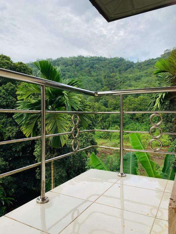 Randiyaepiliyagoda Resort Avissawella Buitenkant foto