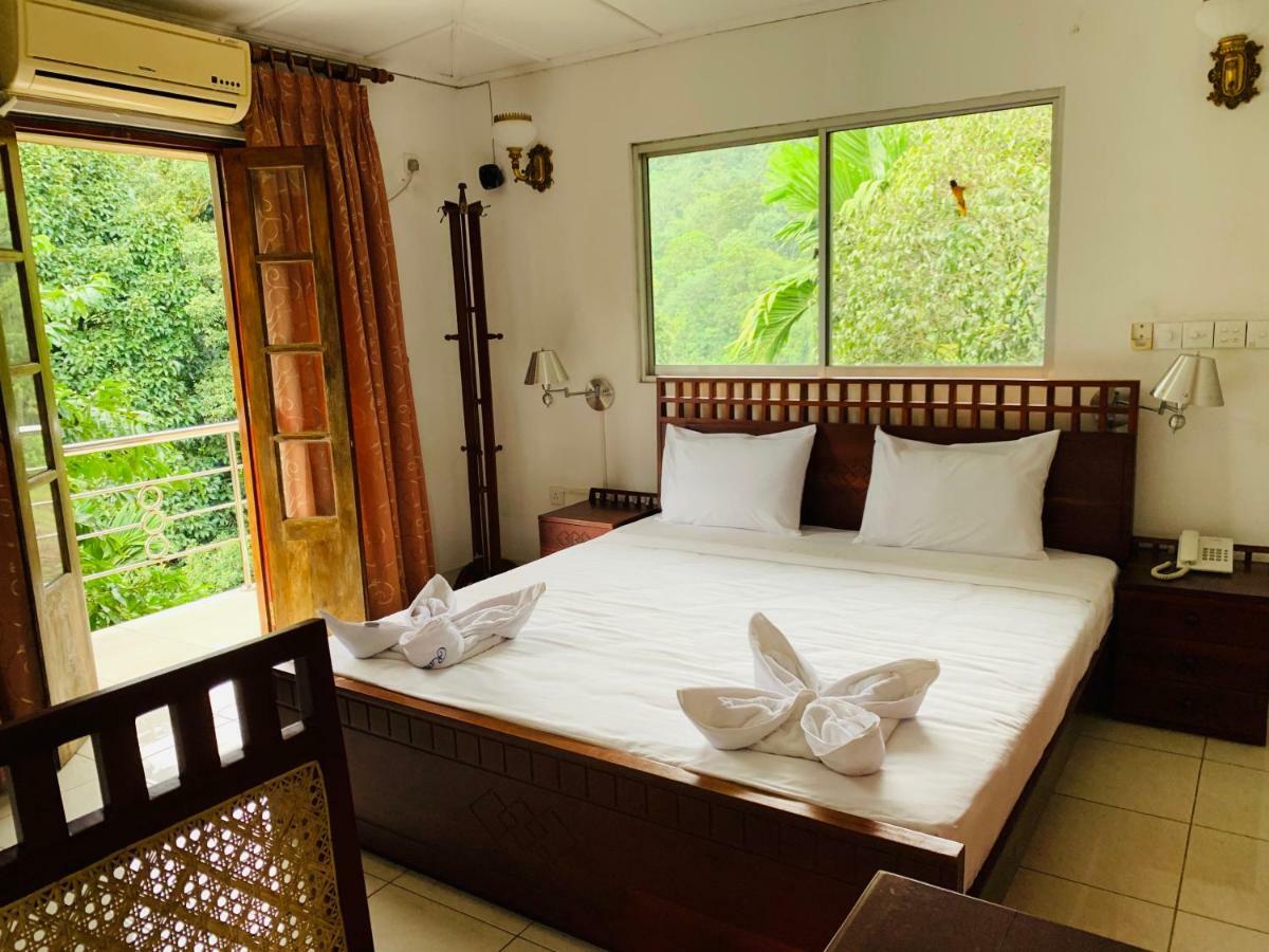 Randiyaepiliyagoda Resort Avissawella Buitenkant foto