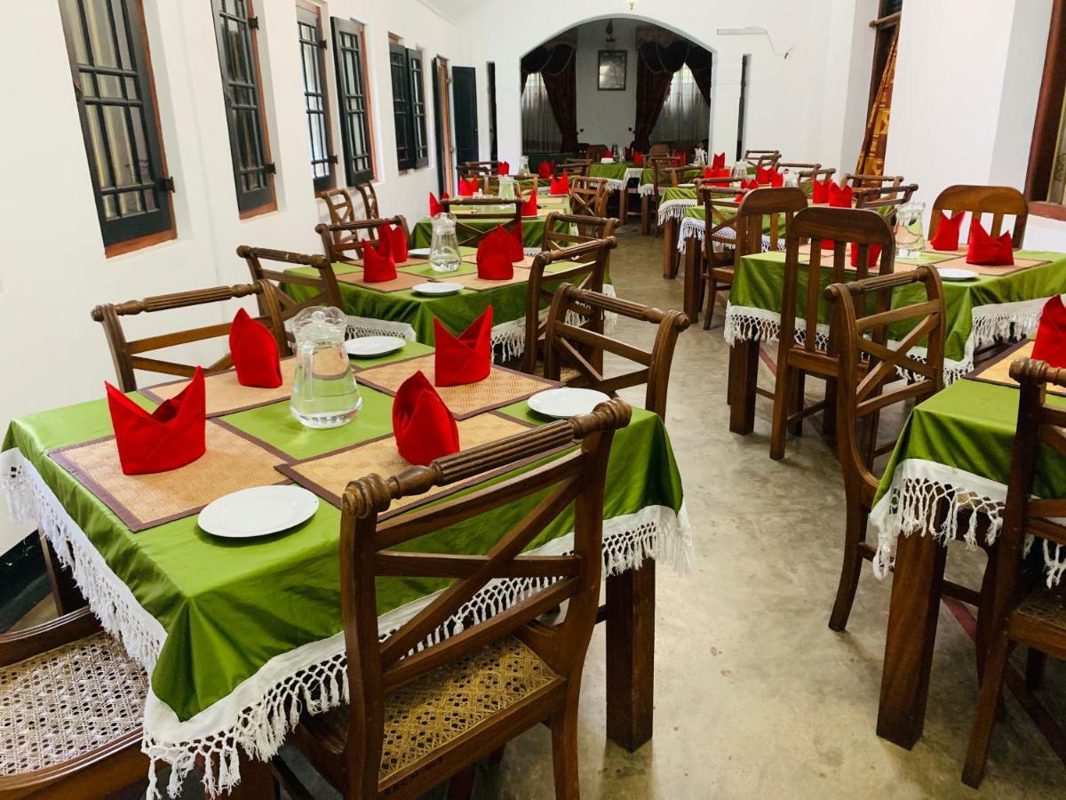 Randiyaepiliyagoda Resort Avissawella Buitenkant foto