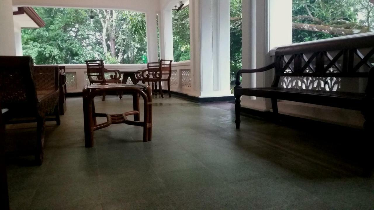 Randiyaepiliyagoda Resort Avissawella Buitenkant foto