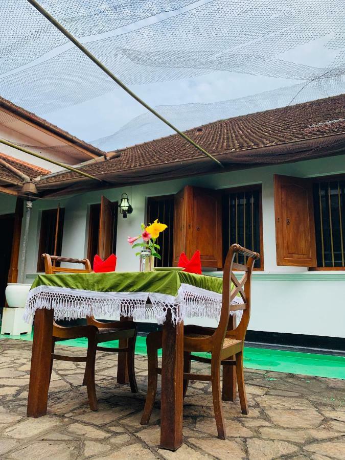 Randiyaepiliyagoda Resort Avissawella Buitenkant foto