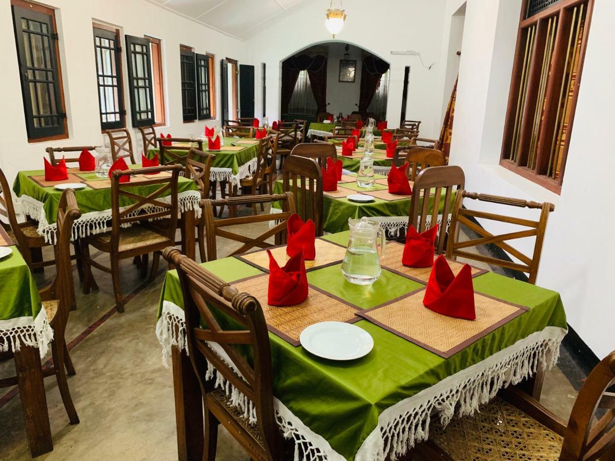 Randiyaepiliyagoda Resort Avissawella Buitenkant foto