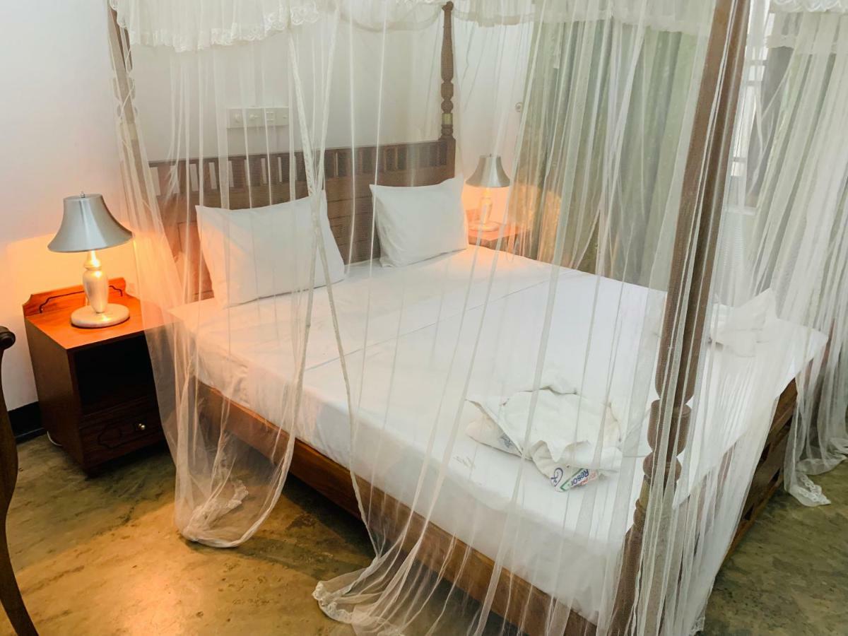 Randiyaepiliyagoda Resort Avissawella Buitenkant foto